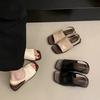3 cm dicksohlige Ein-Wort-Sandalen für Damen-Sommerbekleidung 2025 neue einfache und fortschrittliche französische Retro-Sandalen mit offenen Zehen