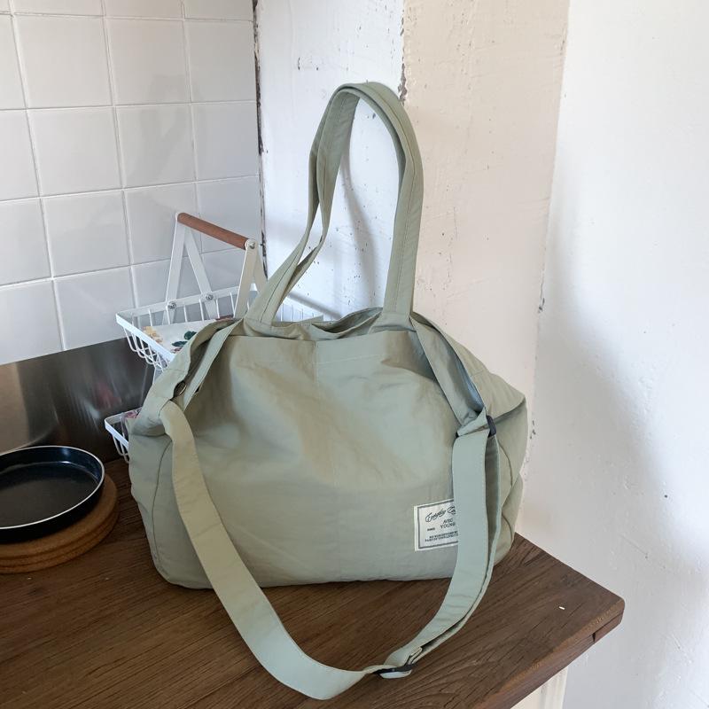 

Japanese solid color casual anti-splashing nylon shoulder bag summer lazy wind neutral large-capacity portable messenger bag 48*11*32 зелёный