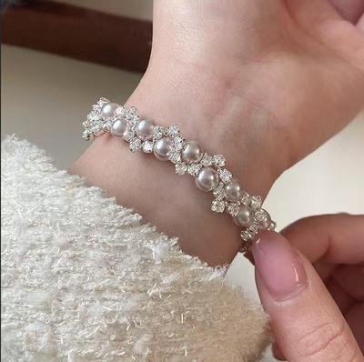Elegant Pearl Zircon Bracelet for Women – Exquisite, Sparkling, Versatile, and Luxurious Hand Accessory.