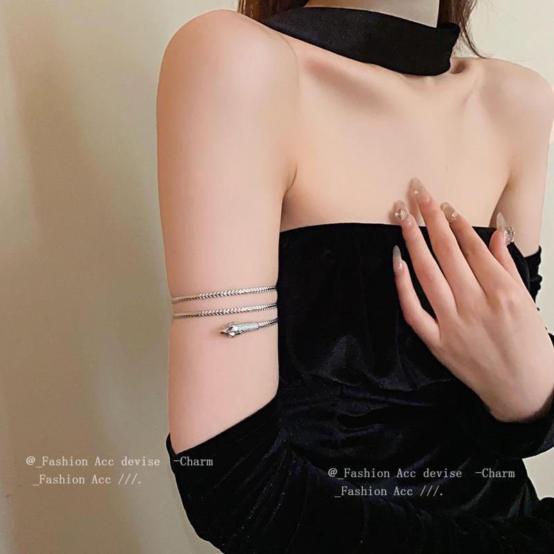 

Korean Snake-Shaped Multi-Layer Metal Bracelet: Cold Style, High-End Luxury Jewelry