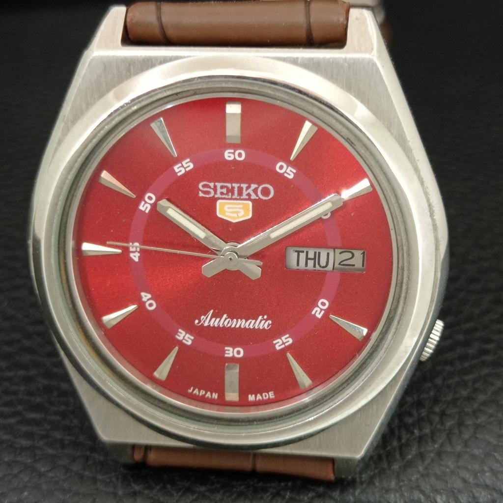 VINTAGE SEIKO 5 AUTOMATIC JAPAN MENS RED COLOR DIAL WATCH a709102-1