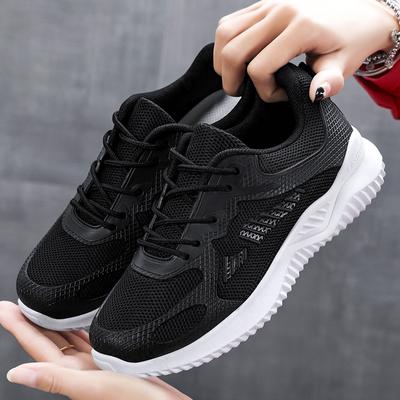 Sneakers da donna 2025 primavera nuove casual traspiranti scarpe da corsa vendita diretta di fabbrica suola morbida versione coreana di scarpe singole alla moda
