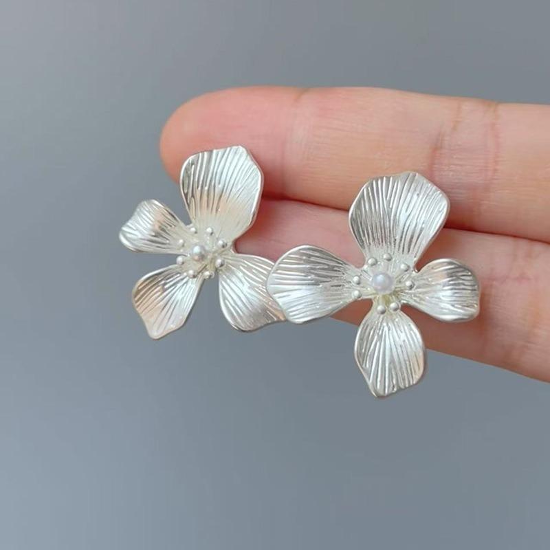 Gold Ring Earrings Women's Ear Buckles Light Luxury High-end Earrings Autumn and Winter Ring Earrings