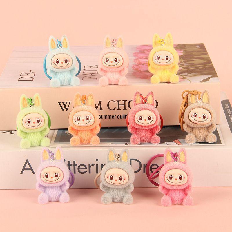 Păpușă Breloc Flocked Labubu: Breloc creativ pentru geantă și accesoriu pentru mobil