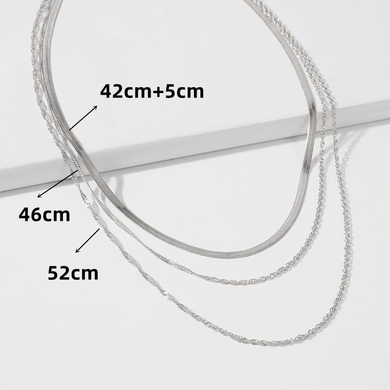 Simple and Exquisite Collarbone Chain Temperament Personalized Accessories Women, Multi-layer Twisted Chain Snake Bone Chain Necklace