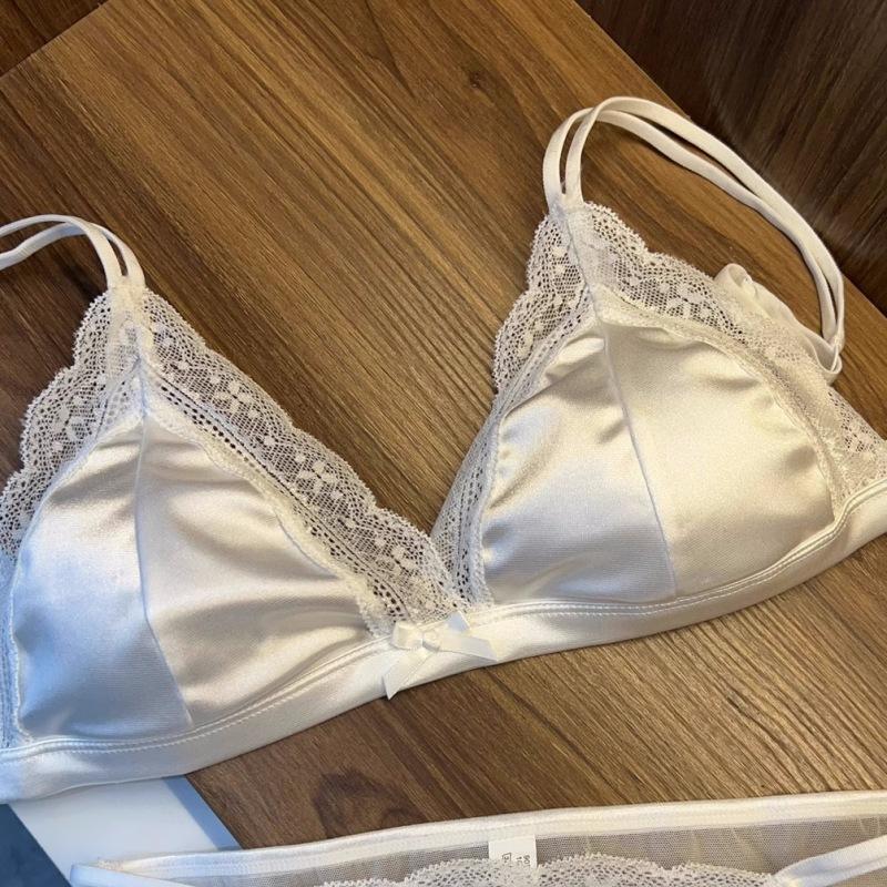 French women's small breasts and thin sexy lace without steel rim triangle cup showing small upper support bra set summer