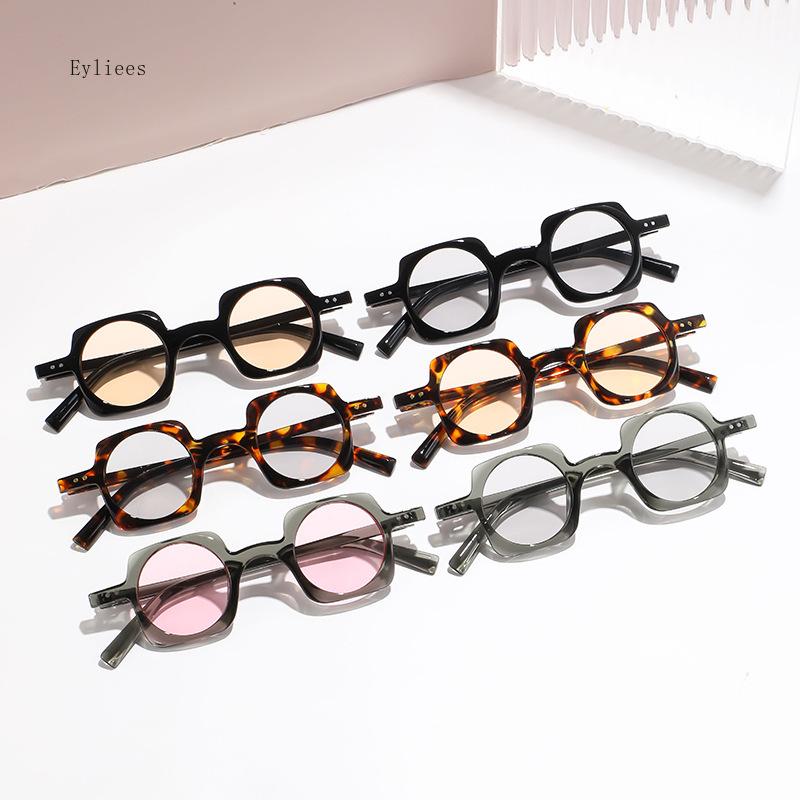Retro Small Square Sunglasses Women Fashion Clear Round Ocean Lens Eyewear Men Punk Rivets Sun Glasses Shades UV400 gafas de sol
