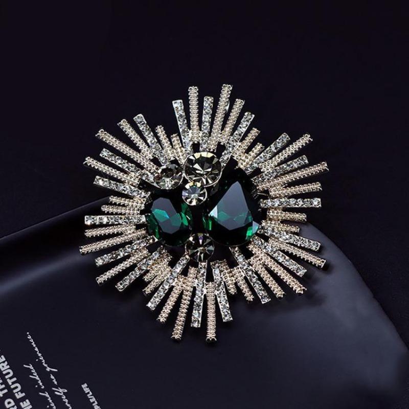 1Pc Vintage Oversized Brooch: European-American Style, Elegant Retro Corsage for Coats and Suits