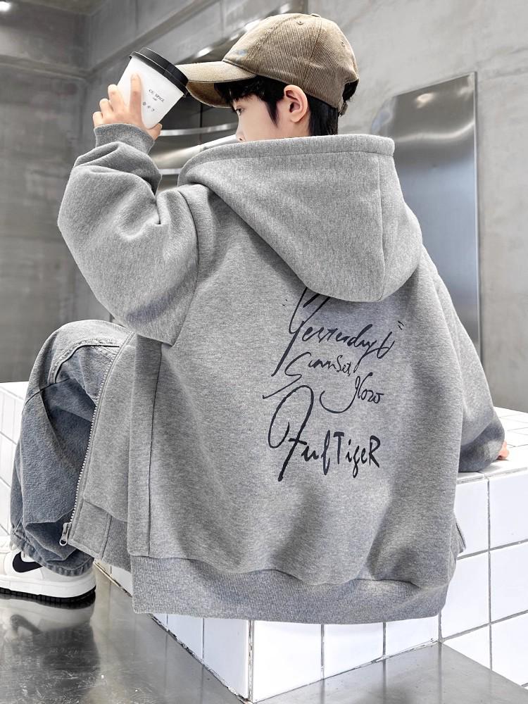 Chłopięca bluza rozpinana z kapturem - Kolekcja Jesień/Zima 2025