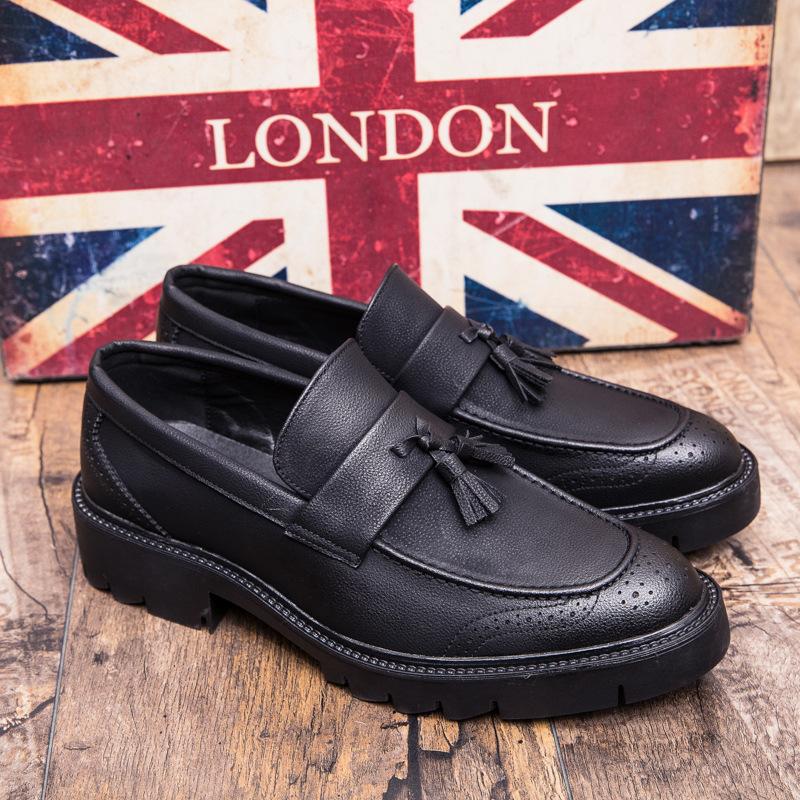 

Кожаная обувь мужская с внутренней высотой, трендовая, зимняя, корейская версия, британский стиль, острый носок, на одном педале, стилист 44 чёрный