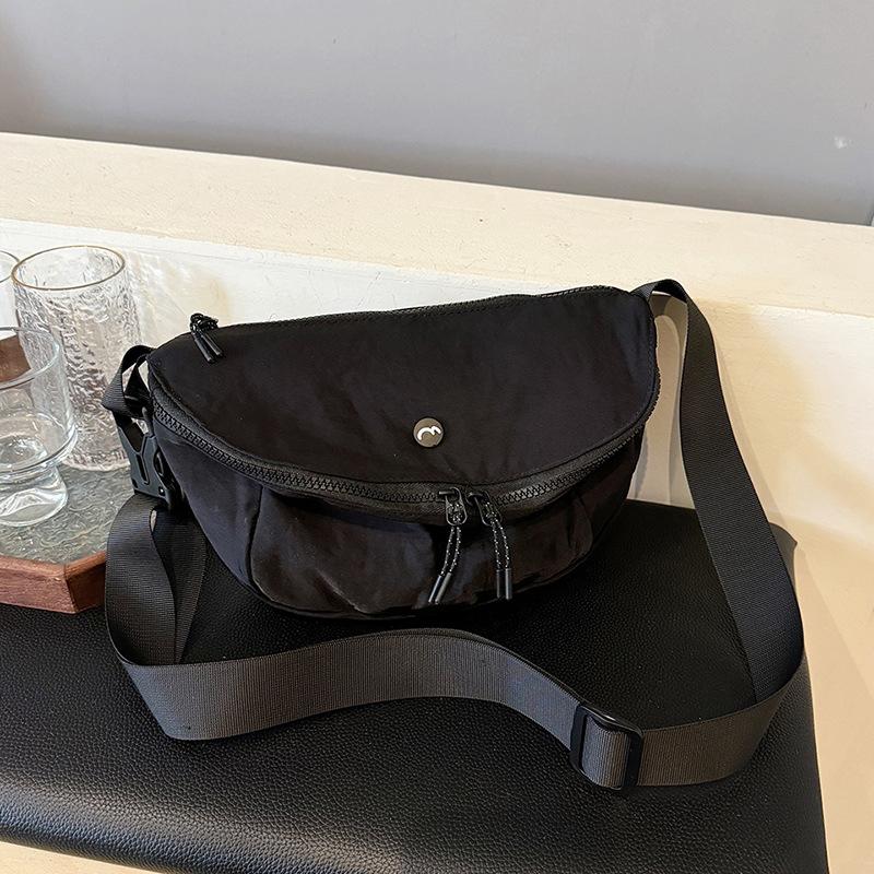 2025 New Casual Sports Women's Breast Bag Simple Versatile Messenger Bag Washed Cloth Lightweight One Shoulder Saddle Bag