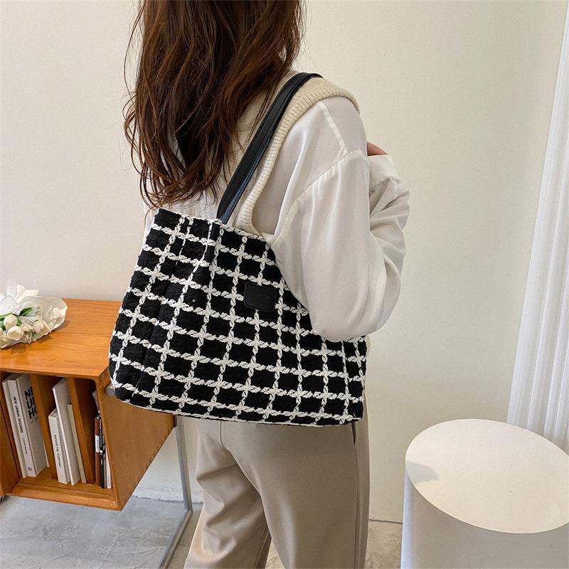 This Year, the Popular Large Bag Women's 2025 Summer New Foreign Style Large Capacity Plaid Fashion Shoulder Bag Tote Bag