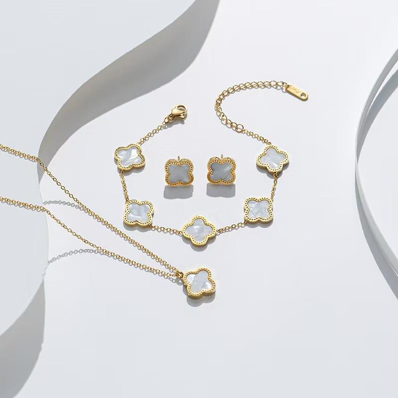 Simple Flat Double-sided Seashell Titanium Steel Four-leaf Clover Three-piece Jewelry Set Popular Online Clavicle Chain Necklace and Earrings