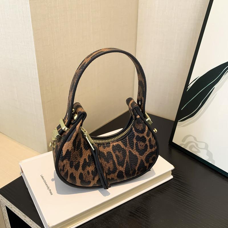 Exquisite mini leopard print women's bag fashionable new niche dumpling bag texture trendy crossbody portable crescent bag light tide