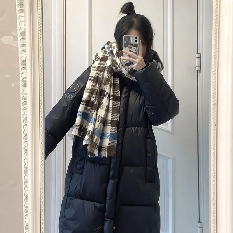 Schwarzer gesteppter Damen-Winter-Neuheit mit Kapuze, locker, über dem Knie, verdickt, warm, langer gesteppter Baumwollmantel Damen