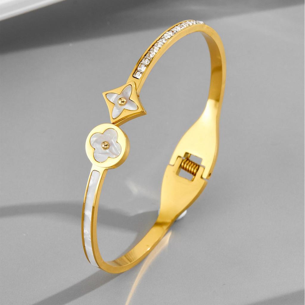 Fashionable Clover Fritillaria Plated in 18K Gold Light Luxury Ins Minimally Designed Titanium Steel Women's Bracelet