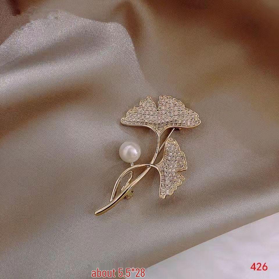 High-End Alloy Brooch with Pearl Imitation and Rhinestone Corsage Pin - Fashion Accessory