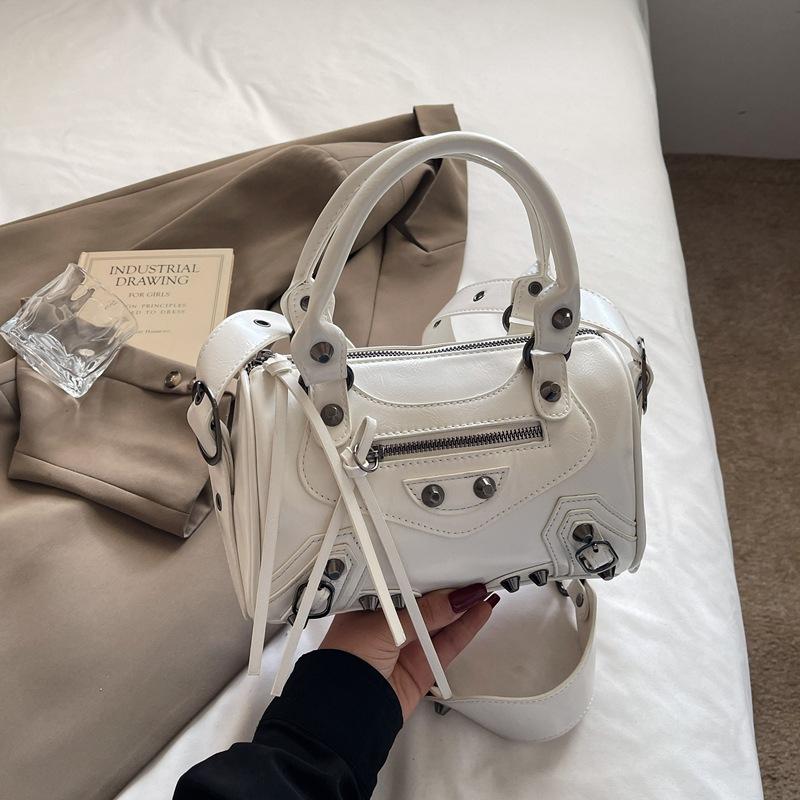 

Новая модная сумка-локомотив с заклепками высокого класса, трендовая, портативная, на плечо, мессенджер, женская сумка