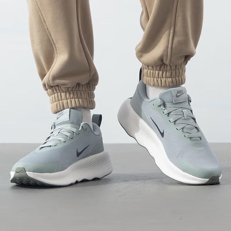 

Nike Men s LEGEND ESSENTIAL 4 Training Shoes 43