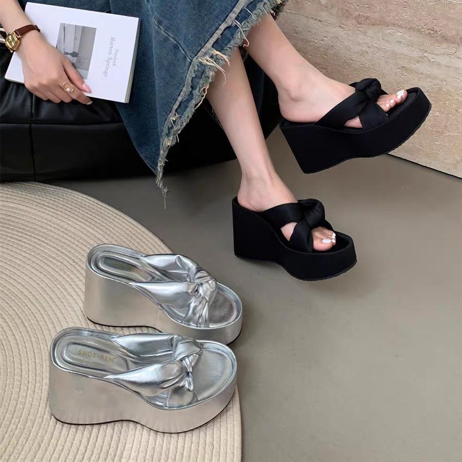 Small Man Wearing Wedge Heel One-word Muffin Shoes Women's Summer New Kinked Open-toed Thick-soled Cool Slippers