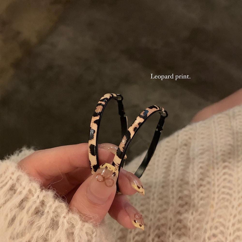 2025 Trendy Large Earrings: Simple, Cool, Versatile - Perfect for Round Faces