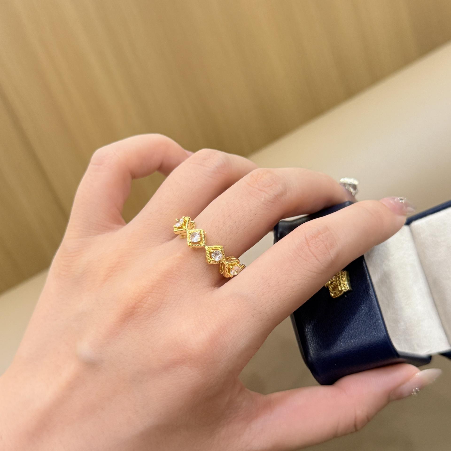 

Medieval Explosion Full Of Diamonds Wrapped Around Snake Head Spirit Snake Ring Retro Life Multi-Ring Golden Index Finger Ring Opening adjustable