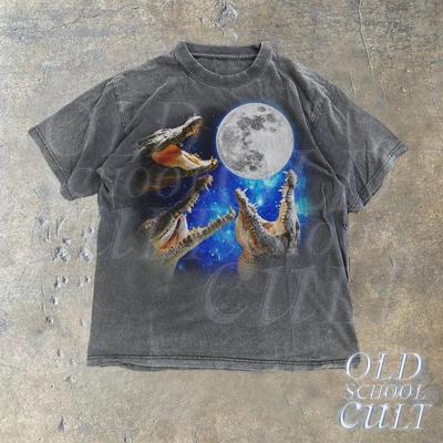 Three Crocodile Moon Vintage 90s Graphic Tshirt Vintage Crocodile Nature