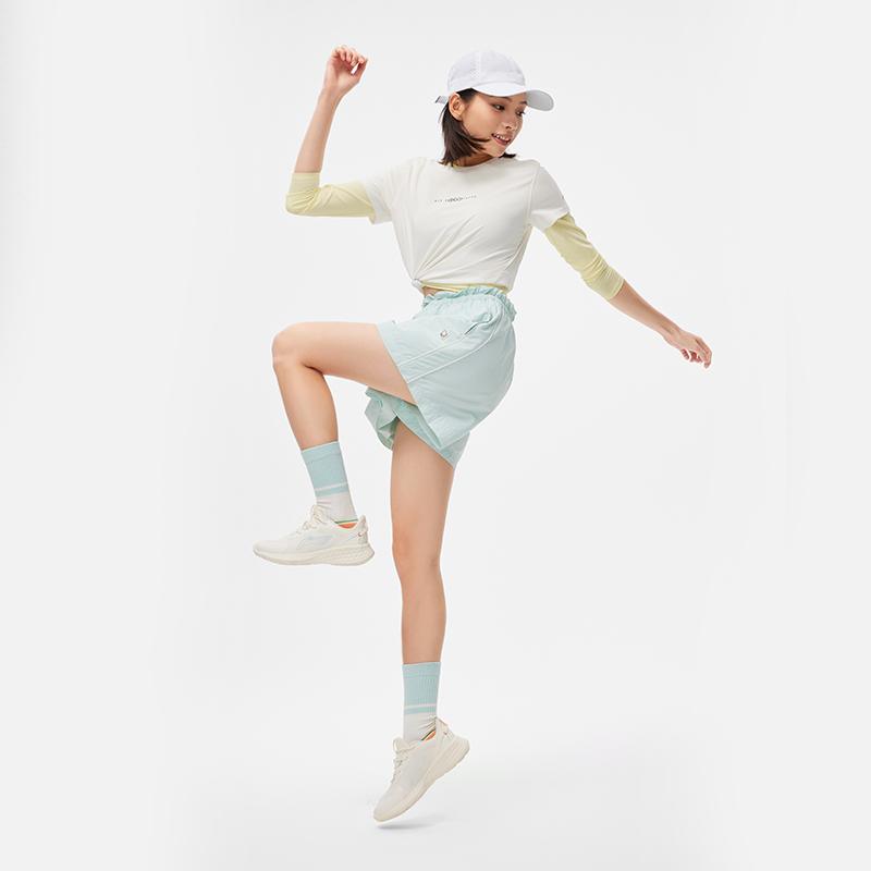 Li Ning Running Series Solid Color Quick-Dry Reflective Breathable Round Neck Short Sleeve T-Shirt Women Tops Off-White ATSU190-3