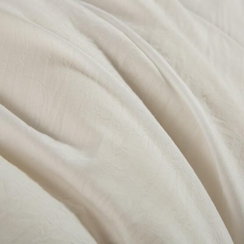 PLAYBOY Soybean Lightweight Quilt