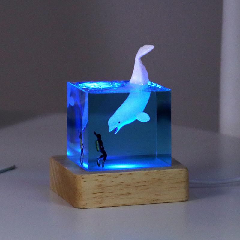 Adorno de Cubo de Resina de Ballena Jorobada Luminoso para Noche