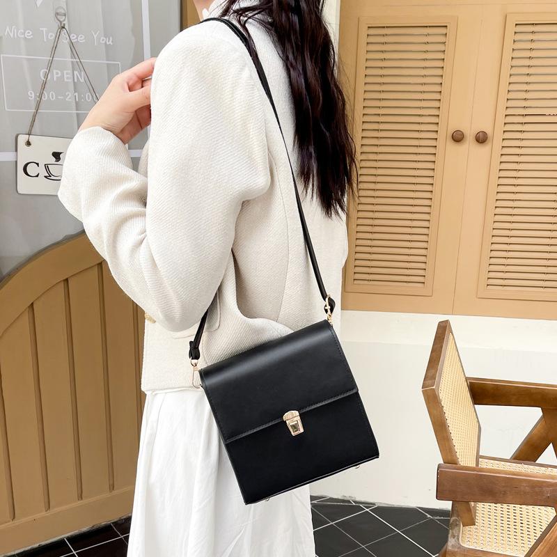 New Solid Color Retro 2025 Autumn New Trendy Texture Fashionable Simple Crossbody Shoulder Small Square Bag Women