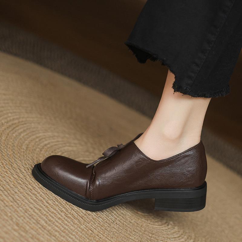 

New women s fashion single shoes round head one pedal thick sole non-slip large size shoes flat heel four seasons wear black small leather shoes 39 коричневий