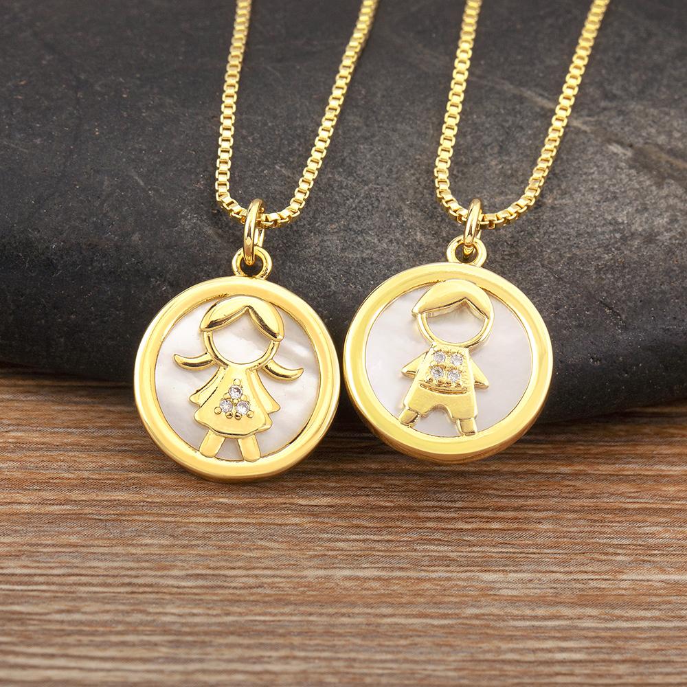 Natural Shell Circular Pendant Necklace, Paired With Copper Zircon, Suitable For Both Men And Women To Wear.