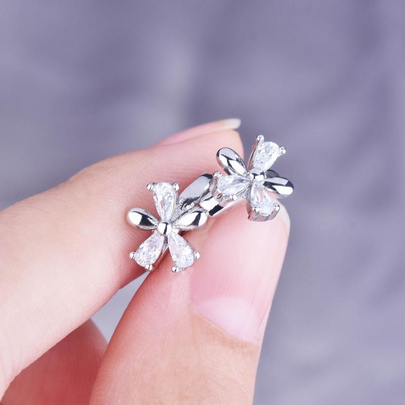 New Korean Daisy Flower Hoop Earrings For Women Simple Fashion Sunflower Butterfly Zircon Earring Party Wedding Jewelry