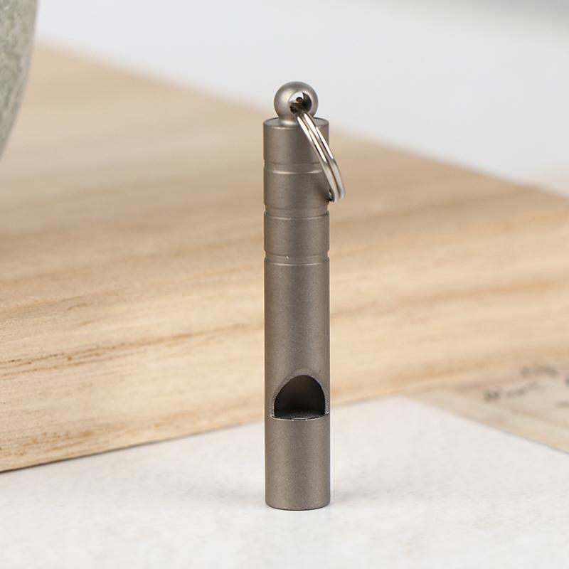 1Pcs Pure Titanium Single-Barrel Whistle With Cord Outdoor Portable Emergency Survival Camping Hiking Exploring Camping Whistle