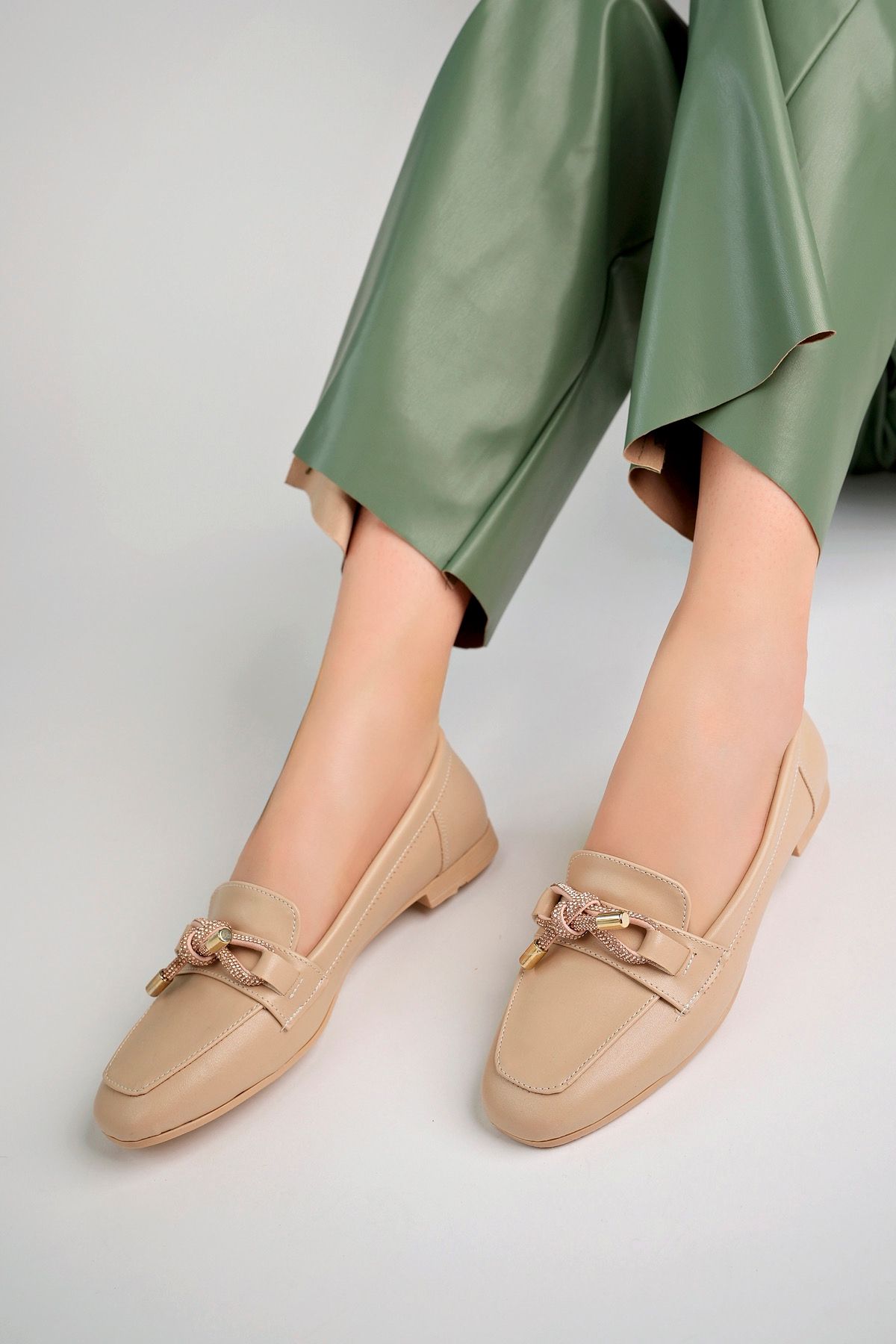 

Женские модные балетки на плоском каблуке, летние удобные легкие балетки с пряжкой из камня. обувь из кожи 36