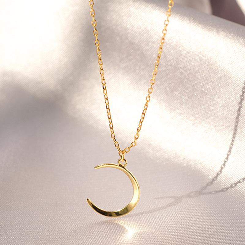 Japan and South Korea Ins Cold Wind Metal Alloy Moon Pendant Necklace Female Tide Collarbone Chain Short Internet Celebrity Simple Accessories
