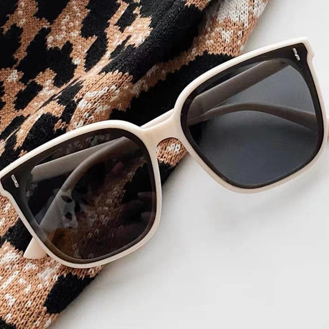 

Дитячі сонцезахисні окуляри Персоналізовані Велика оправа Сонцезахисні окуляри для хлопчиків та дівчаток Вулична зйомка Декоративні окуляри