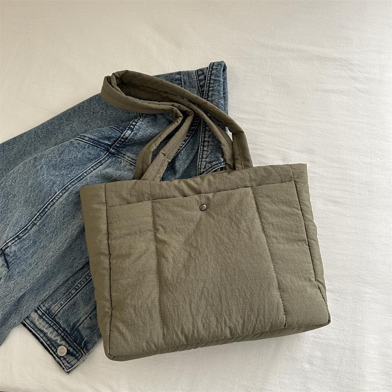 

Korean version of lazy style retro commuter tote bag 2025 new casual fashion simple personality one-shoulder underarm women s bag зелёный