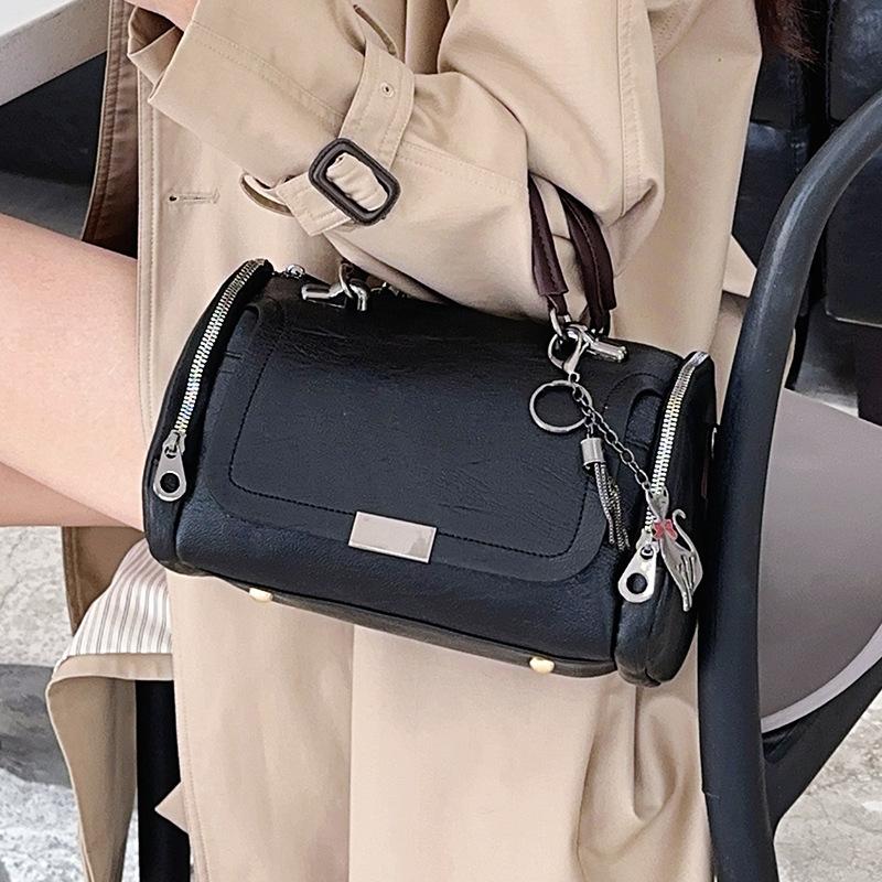 

Autumn and winter new Korean version easy to fit retro shoulder diagonal span Boston pillow bag niche women s handbag