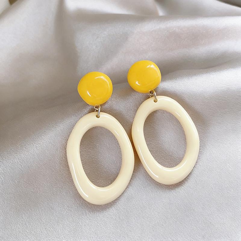 2025 New Retro Hong Kong Style Colorful Earrings: Luxury, High-End Studs, Exaggerated Fashion for Women