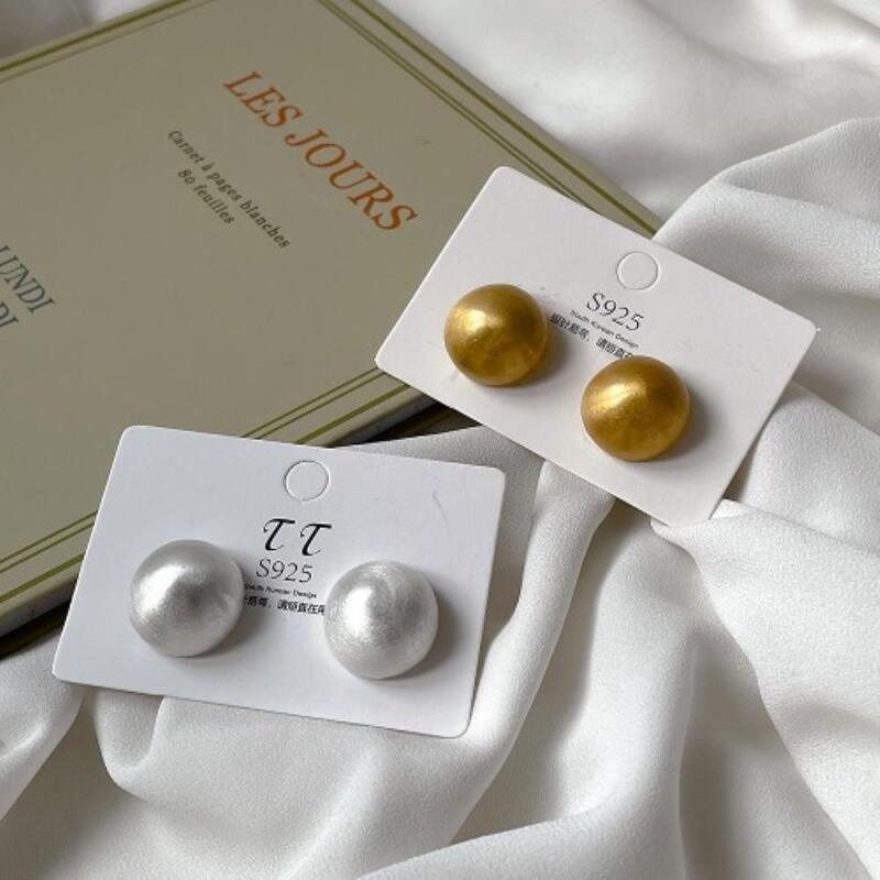 

Women s Plain Semi-Pearl Round Charm Earrings A21845_Silver