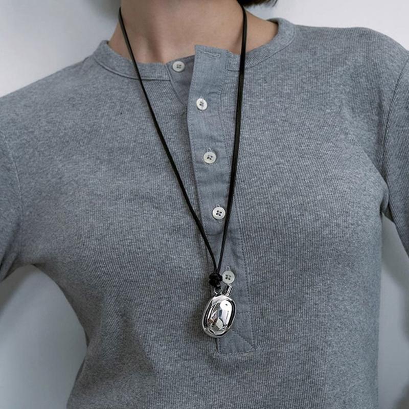 Fashionable PU Leather Necklace Versatile PU Leather Necklace With An Elegant Fortune Rings Designs for Women