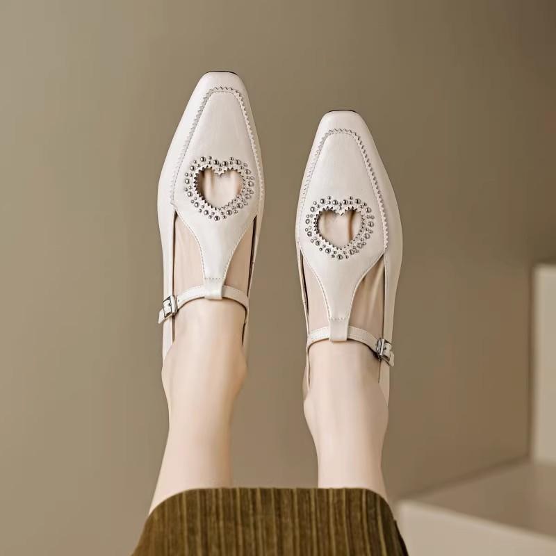 

Туфли Мэри Джейн с ажурными стразами в форме сердца. Универсальные маленькие кожаные туфли. Туфли на плоской подошве с квадратным носком. 40