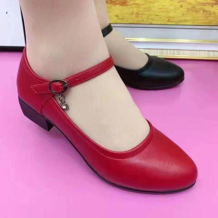 

Туфли-лодочки женские средний каблук толстый каблук 2025 весна новые для женщин среднего и пожилого возраста обувь для мамы мягкая подошва рабочая обувь обувь для танцев квадратных танцев 40 красный