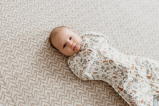 Wickeltuch für die ersten Schritte mit Mütze Green Forest