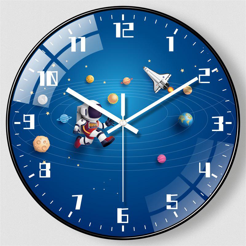 Creative Astronaut Children's Silent Wall Clock: Ideal for Bedrooms & Living Rooms