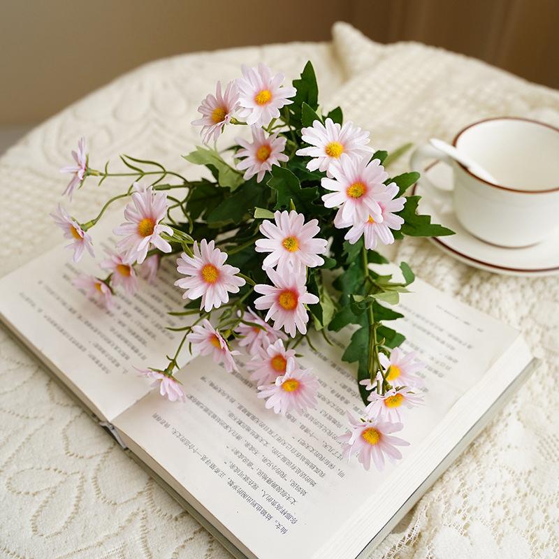 9 Head Korean Style Artificial Small Daisy Rural Home Decoration Outdoor Decoration Small Handle Bouquet Chrysanthemum