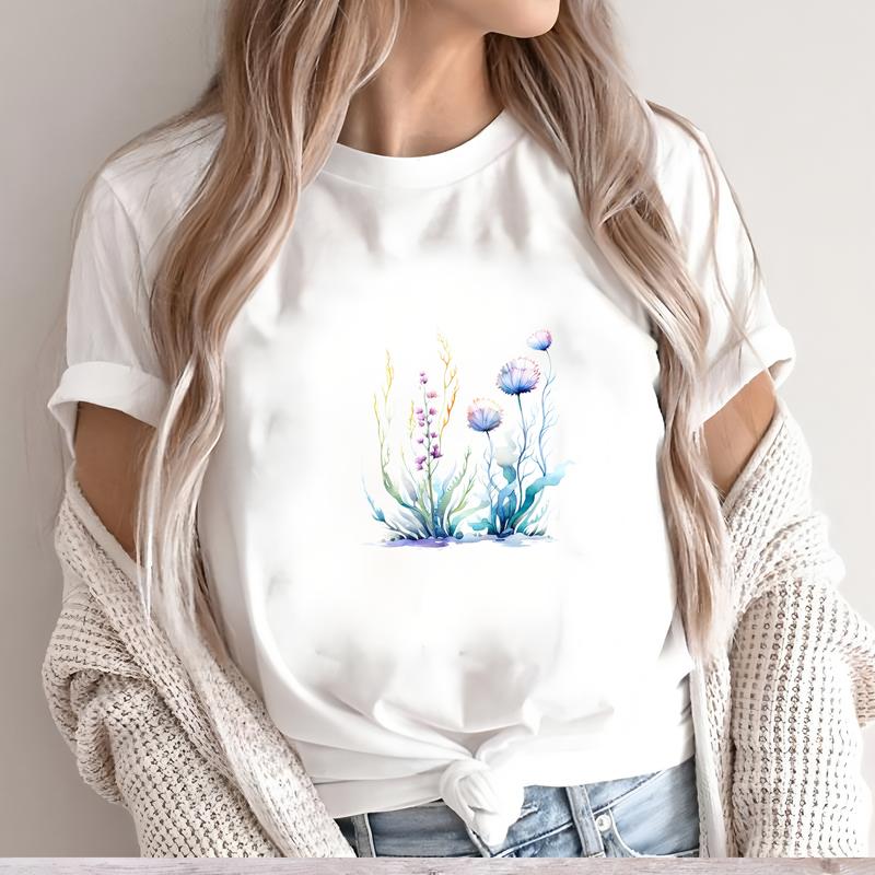 Trendy Printed T-shirt for Summer, Women's Short-sleeve Cute and Stylish Fashion Top.
