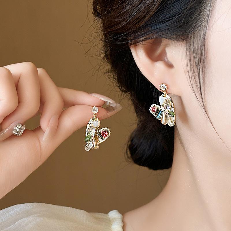 Silver Needle Heart Stud Earrings with Zircon Crystals – European & American High-End Fashion for Women